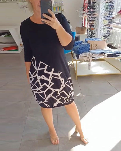 Langärmliges Kleid mit geometrischem Muster