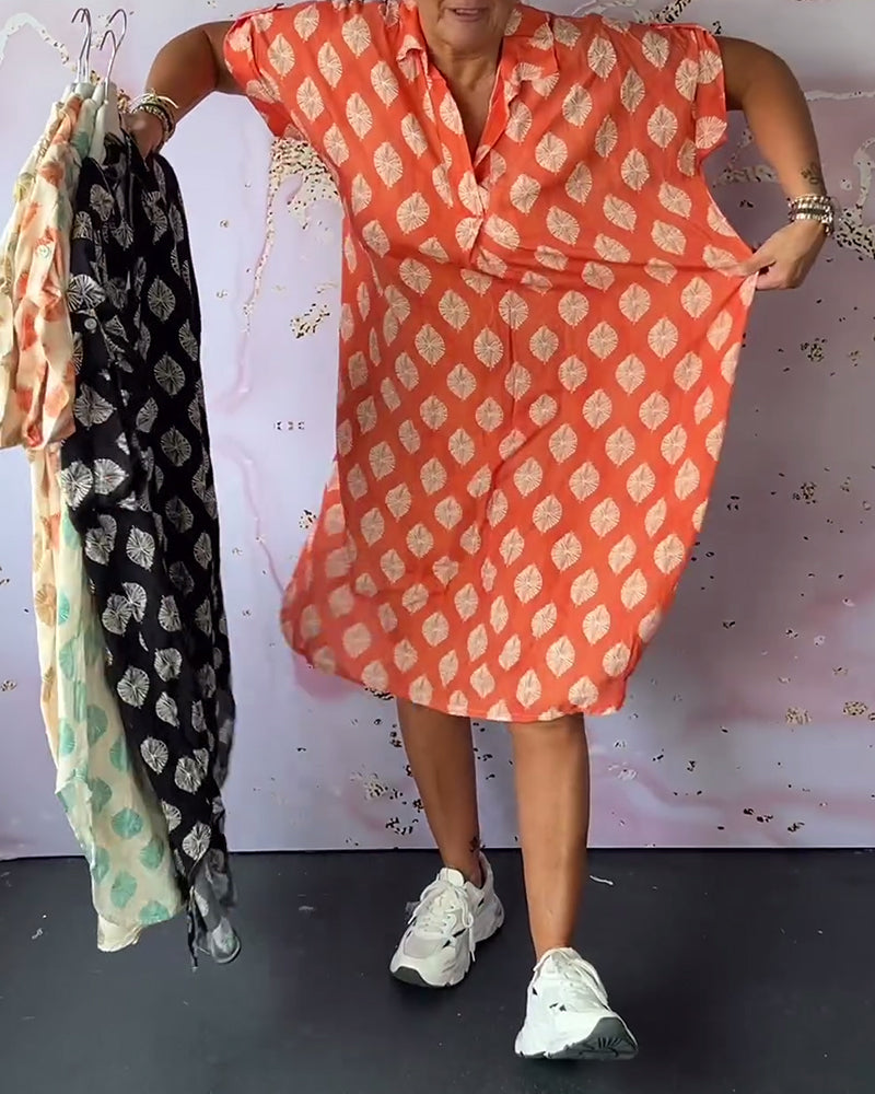 Lockeres Kleid mit Revers und kurzen Ärmeln