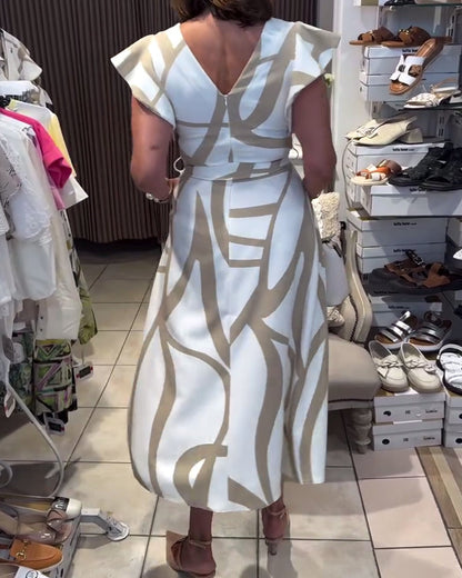 Bedrucktes Kleid mit Rüschenärmeln und V-Ausschnitt