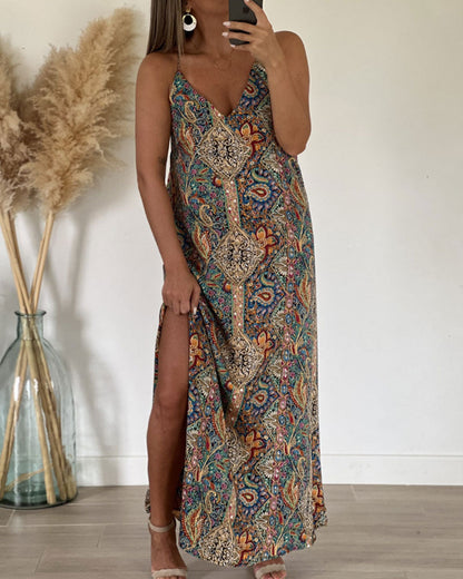 Kleid mit V-Ausschnitt und Strapsdruck