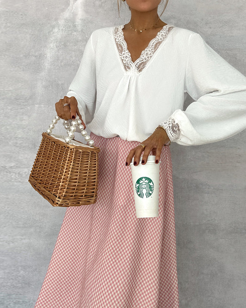 Langarmbluse mit V-Ausschnitt und Spitze