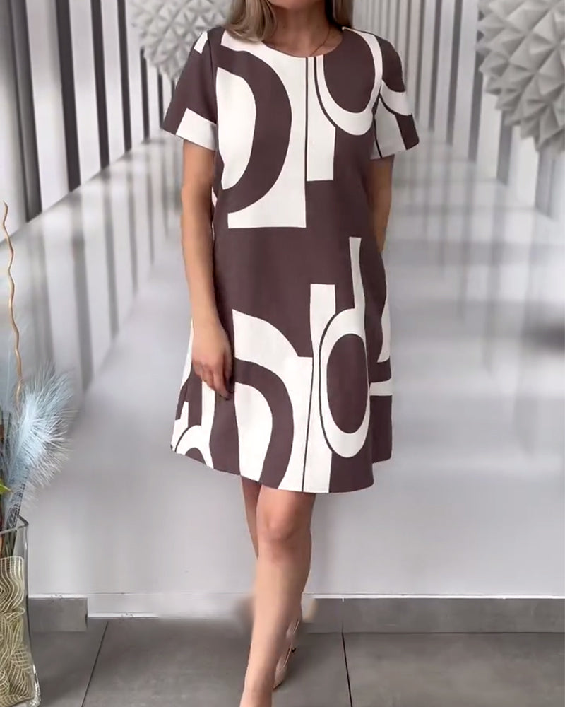 Kurzarmkleid mit unregelmäßigem Muster