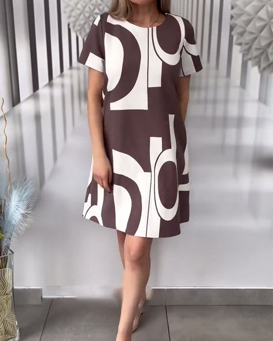 Kurzarmkleid mit unregelmäßigem Muster