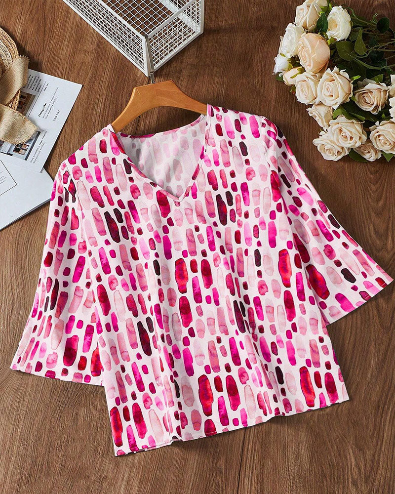 Lässiges bedrucktes, lockeres T-Shirt mit V-Ausschnitt