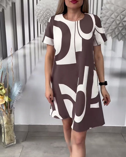 Kurzarmkleid mit unregelmäßigem Muster
