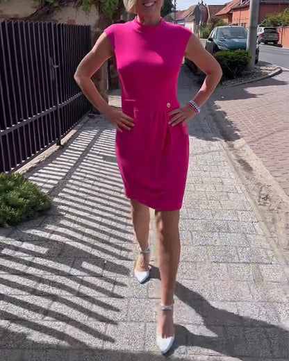 Kurzarmkleid mit halbem Rollkragen