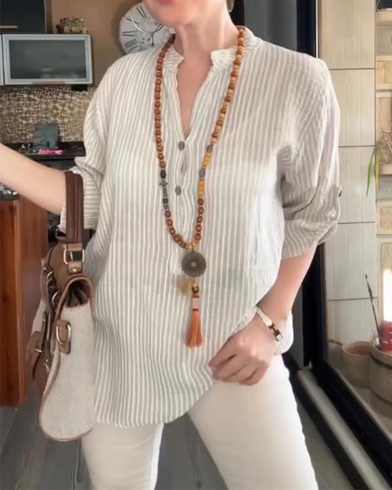 vertikal gestreiftes Hemd