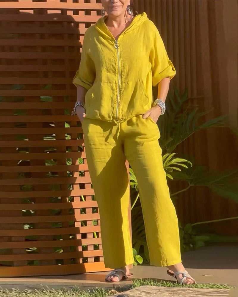 Modischer, lässiger Hosenanzug in Volltonfarbe