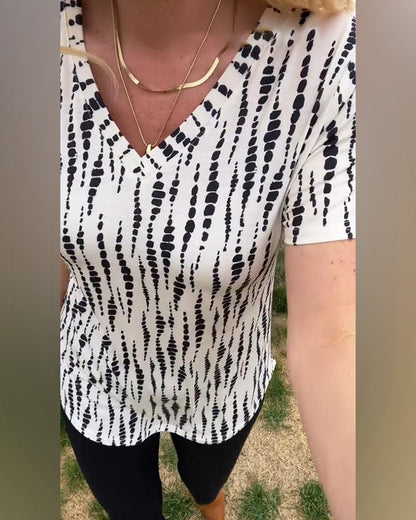 Bedrucktes Kurzarm-T-Shirt mit V-Ausschnitt