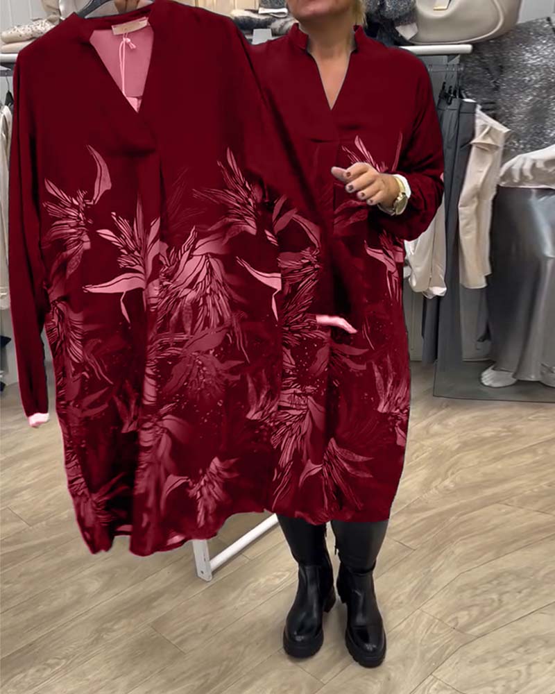 Langärmliges Kleid mit V-Ausschnitt und Blattmuster