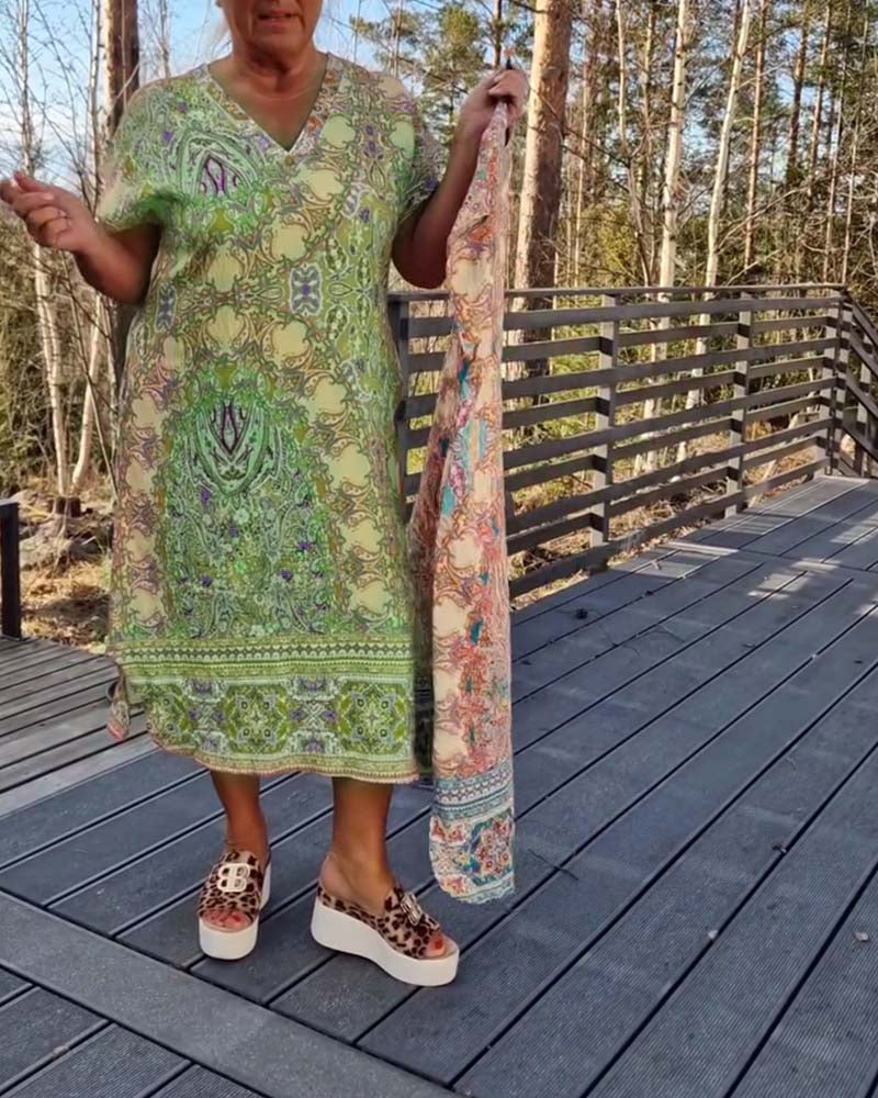 Bedrucktes Etuikleid mit V-Ausschnitt und kurzen Ärmeln