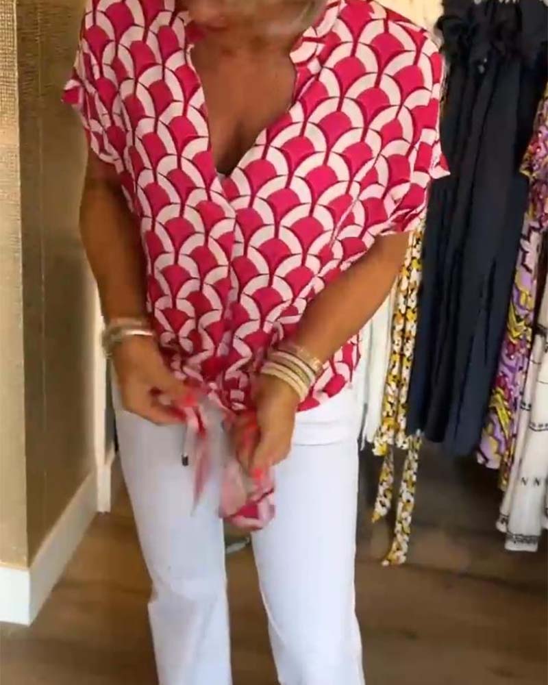 Kurzärmliges, bedrucktes Freizeittop mit V-Ausschnitt