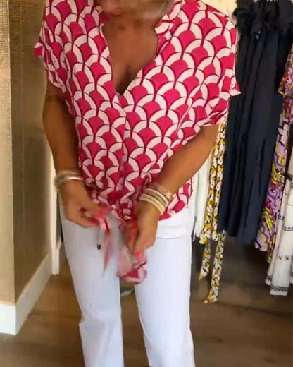 Kurzärmliges, bedrucktes Freizeittop mit V-Ausschnitt