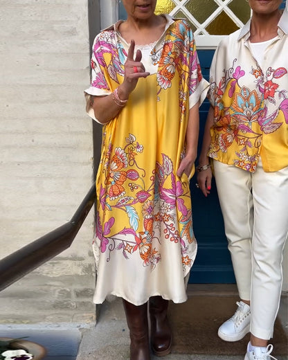 Lockeres Kleid mit Revers-Print