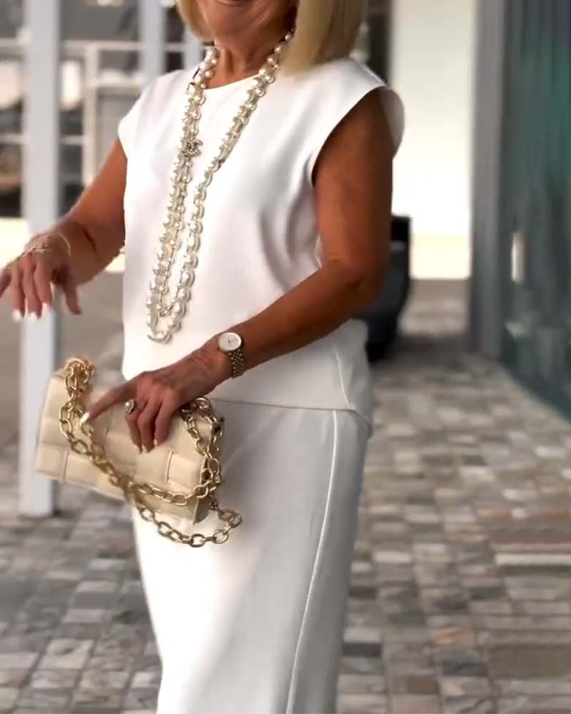 Temperamentvoller, einfarbiger Hosenanzug mit weitem Bein