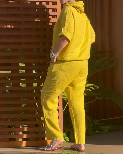 Modischer, lässiger Hosenanzug in Volltonfarbe