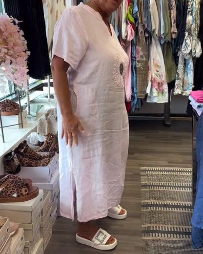 Kleid mit Stehkragen und Schlitz