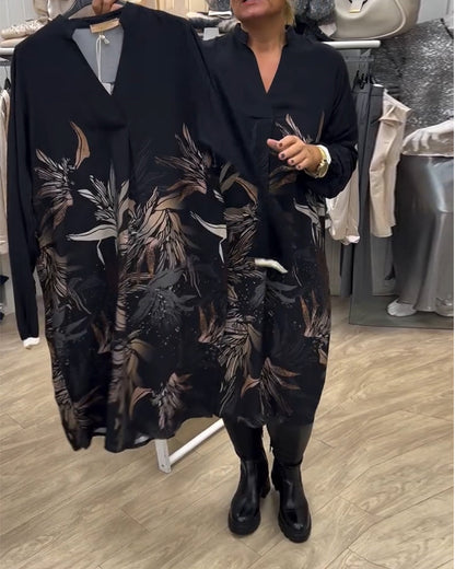 Langärmliges Kleid mit V-Ausschnitt und Blattmuster