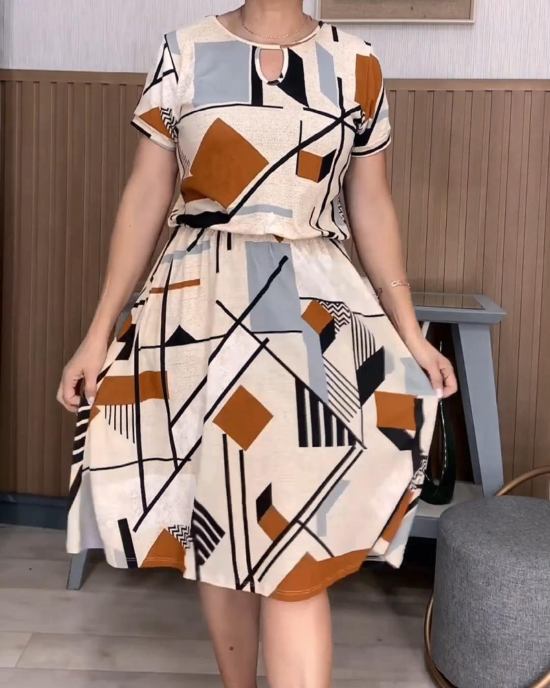 Kurzärmliges Kleid mit Blumenmuster und Rundhalsausschnitt