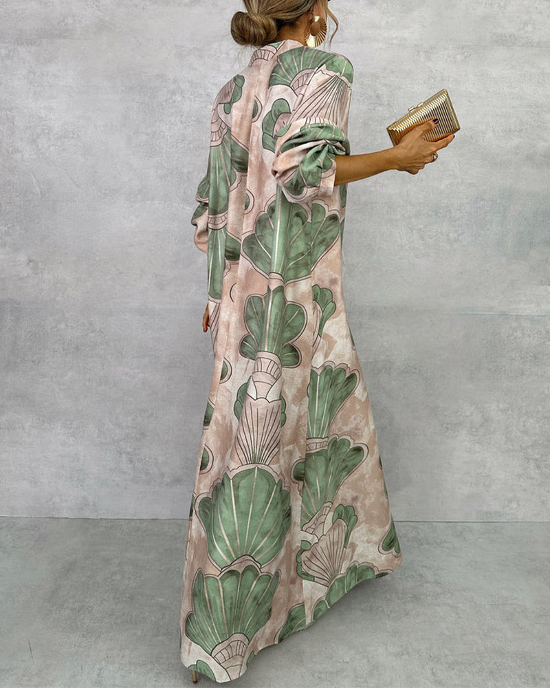 Temperamentvolles Kleid mit Blattdruck