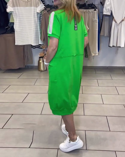 Kurzärmliges bedrucktes Etuikleid