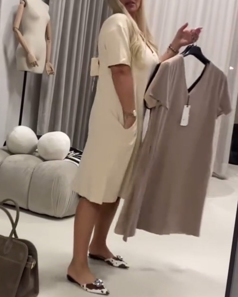 Modisches und elegantes Freizeitkleid mit V-Ausschnitt