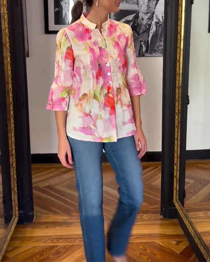 Camicetta stampata con maniche a volant e collo alto