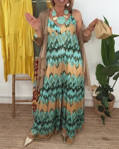 Modisches Set aus Hosenträgerkleid und Sonnenschutzmantel