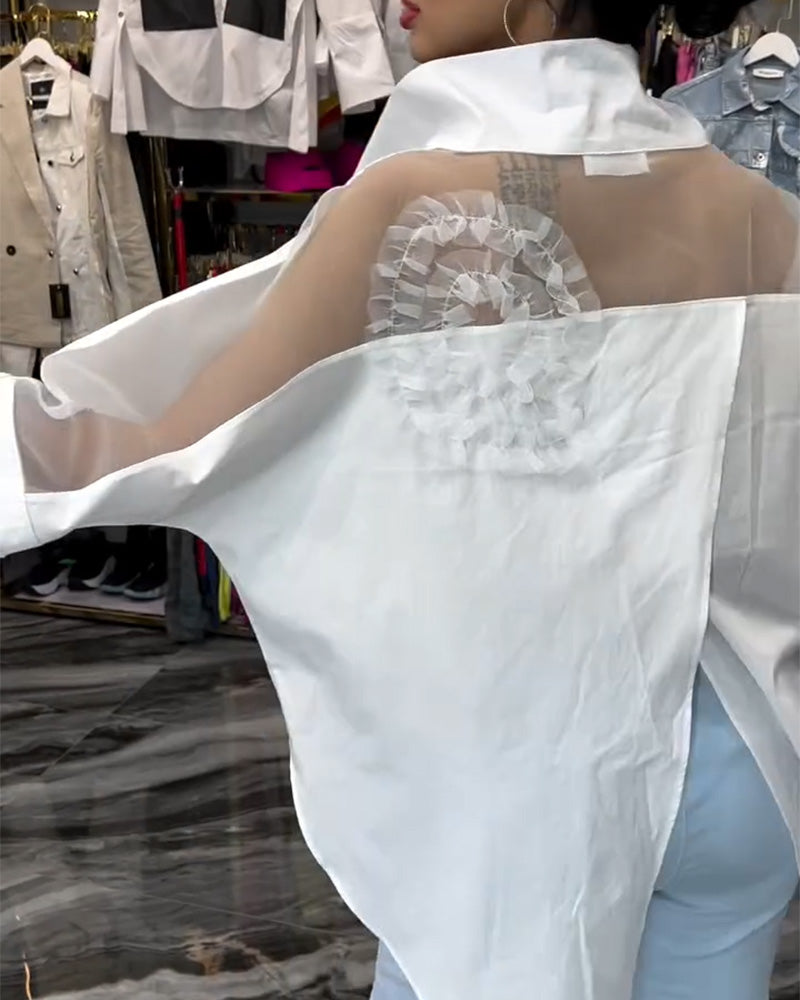 Bluse mit Blumenmuster und Spitzenbesatz am Revers