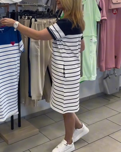 Lässiges gestreiftes Kleid mit Rundhalsausschnitt