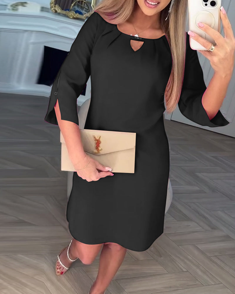 Elegante abito dritto in tinta unita con scollo a V