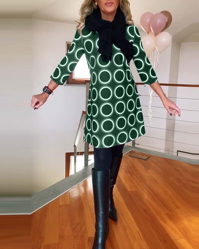 Lässiges Kleid mit Rundhalsausschnitt und Kreismuster