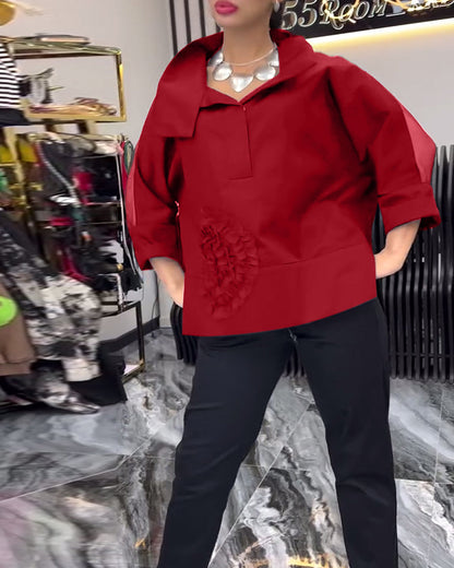 Bluse mit Blumenmuster und Spitzenbesatz am Revers