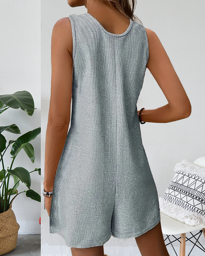 Tuta con gilet e tasche con bottoni