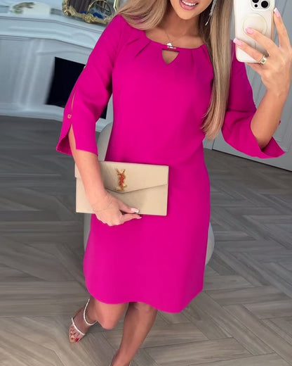 Elegante abito dritto in tinta unita con scollo a V