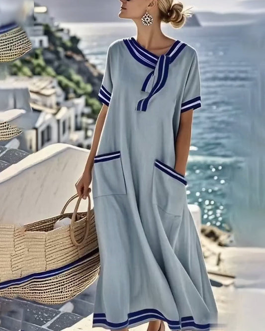 Lässiges Kleid mit Kontrastbändern
