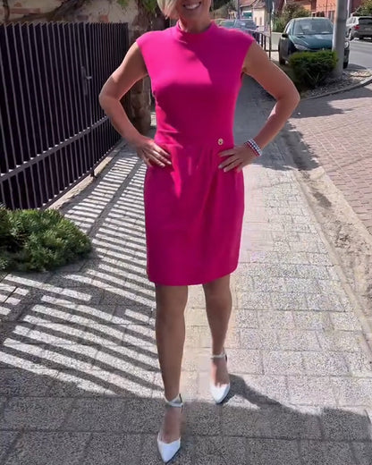 Kurzarmkleid mit halbem Rollkragen