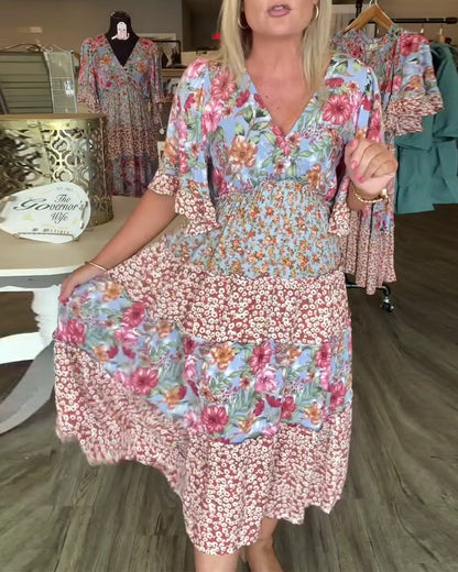 Blumenkleid mit V-Ausschnitt und Lotusärmeln