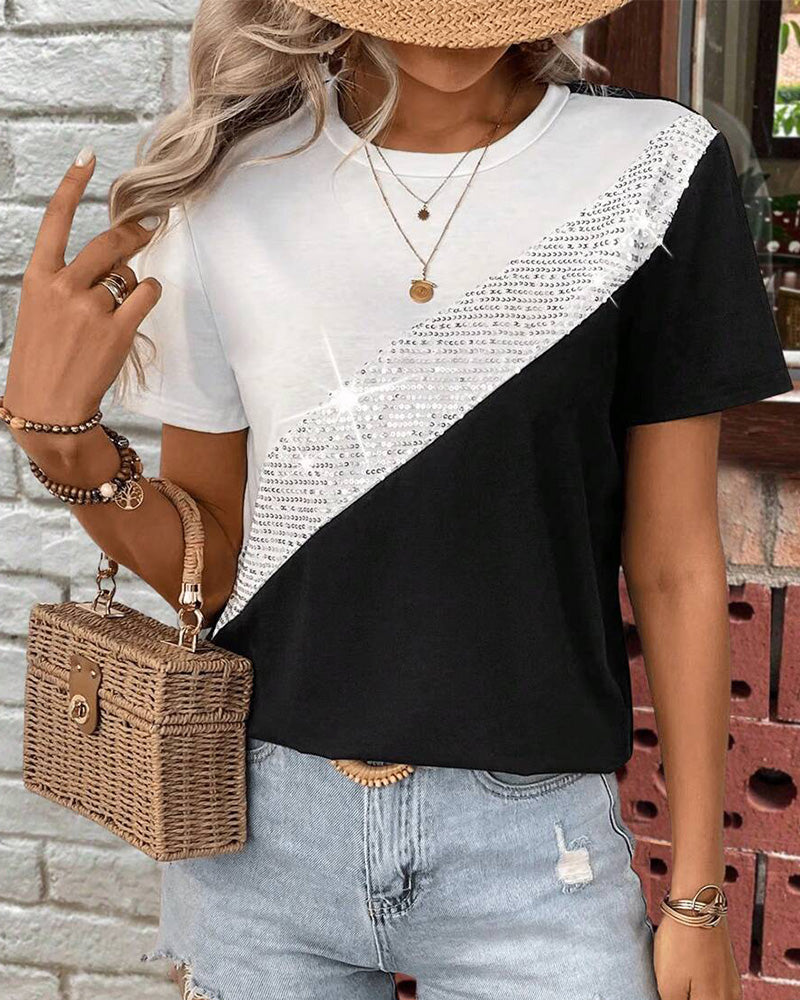 Vielseitiges T-Shirt mit Rundhalsausschnitt und Kontrastfarbe