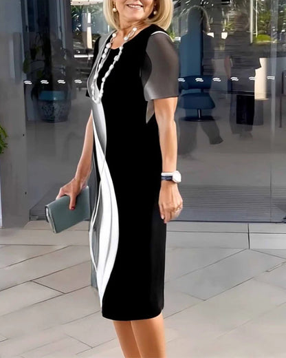 Abito con stampa geometrica e scollo rotondo