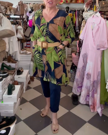 Lockeres Kleid mit V-Ausschnitt und Blattmuster