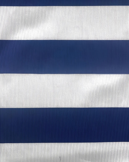 Gestreiftes T-Shirt mit halbem Reißverschluss und Knopfleiste