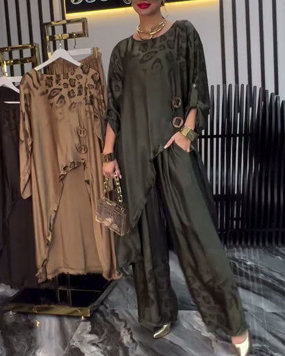 Temperamentvoller bedruckter Anzug mit unregelmäßigem Muster