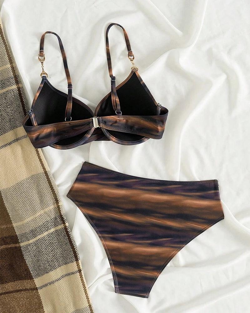 Sexy Bikini mit Retro-Farbverlauf und Plissee