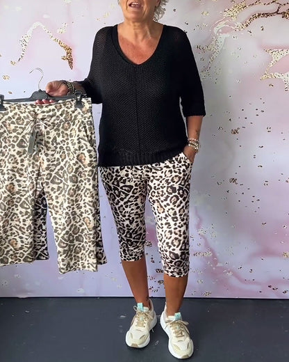 Slim-fit leopard print cropped trousers