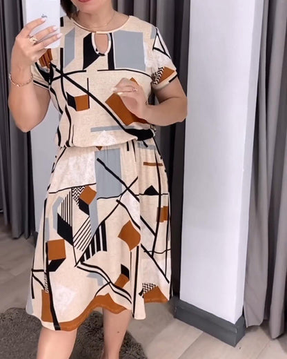 Kurzärmliges Kleid mit Blumenmuster und Rundhalsausschnitt