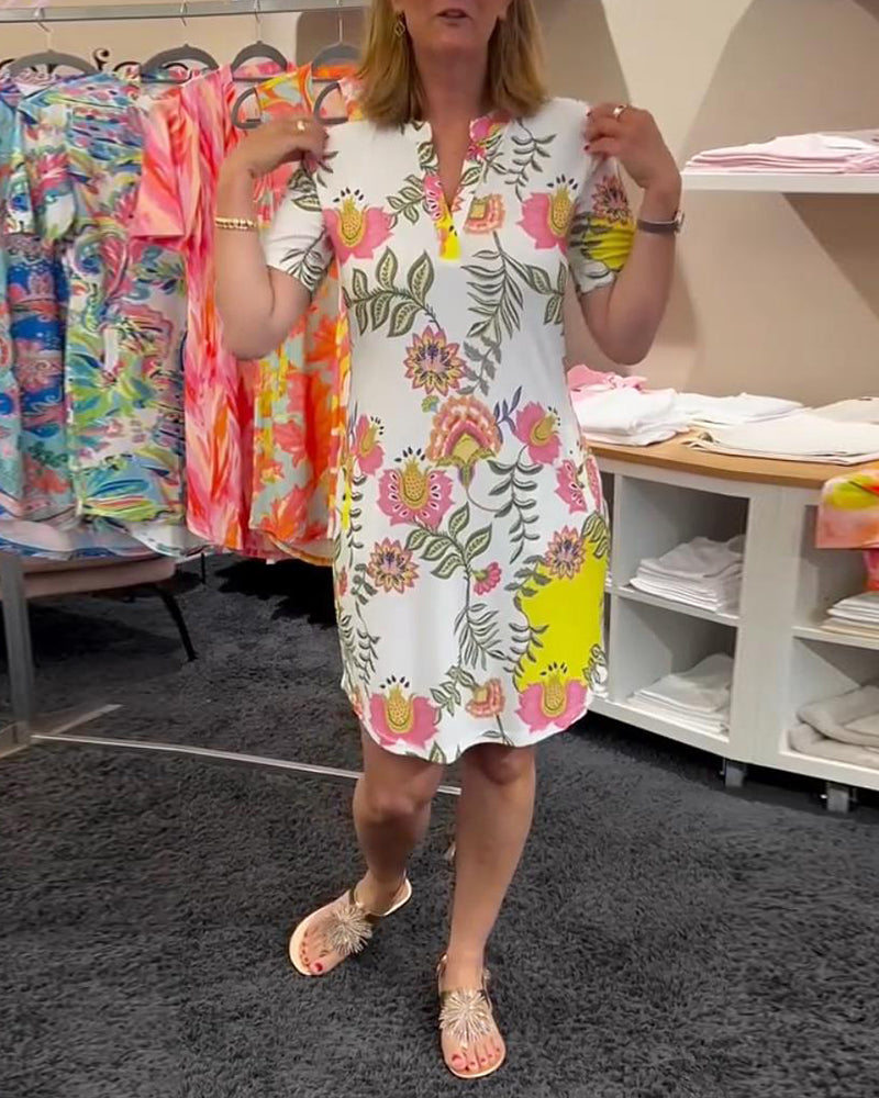 Temperamentvolles Kurzarmkleid mit Blumendruck