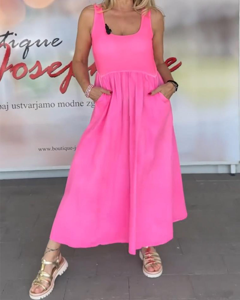 Abito a trapezio senza maniche e aderente in vita