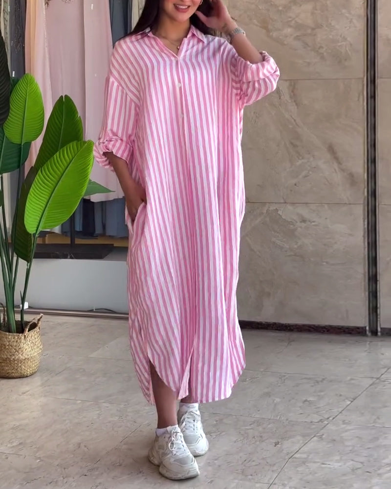 Lockeres gestreiftes Kleid mit Revers