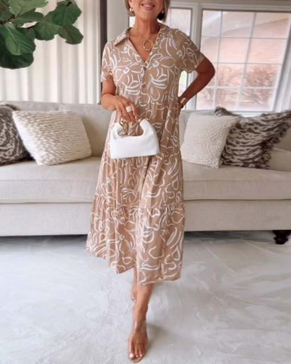 Kurzärmliges Taschenkleid mit geometrischen Prints